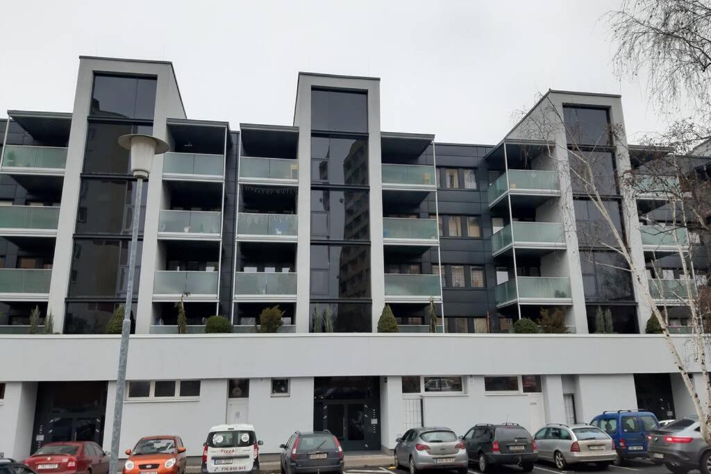 Prague Apartment In Most Near Golf Club, Aqua-Hipo-Autodrom In Мост Екстер'єр фото