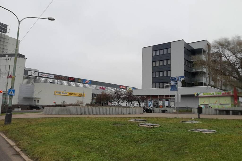 Prague Apartment In Most Near Golf Club, Aqua-Hipo-Autodrom In Мост Екстер'єр фото