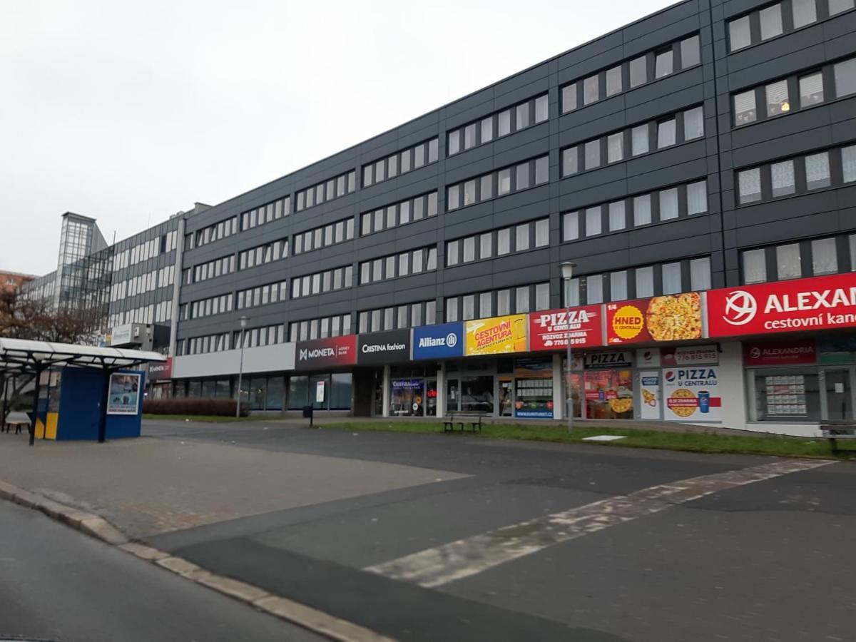 Prague Apartment In Most Near Golf Club, Aqua-Hipo-Autodrom In Мост Екстер'єр фото