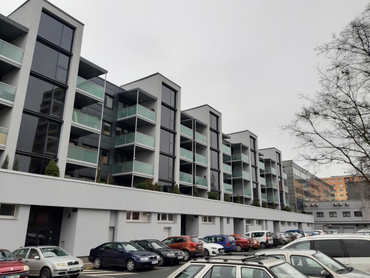 Prague Apartment In Most Near Golf Club, Aqua-Hipo-Autodrom In Мост Екстер'єр фото